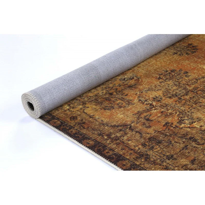 Zarina Posyl in Gild Rug - Image 2