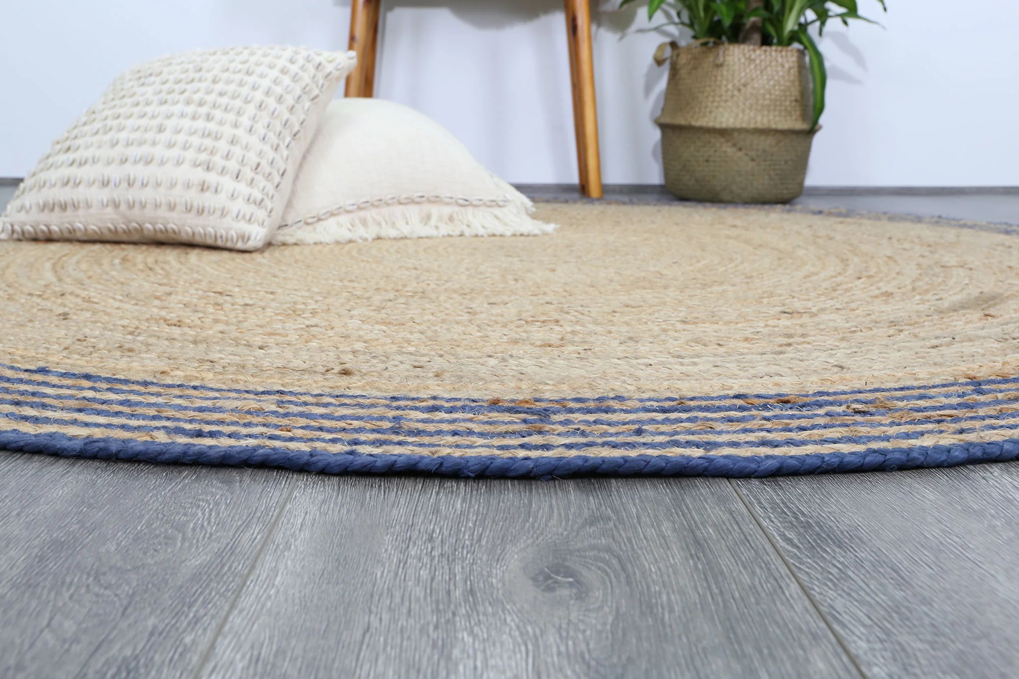 Capri Navy Jute Natural Round Rug - Image 4