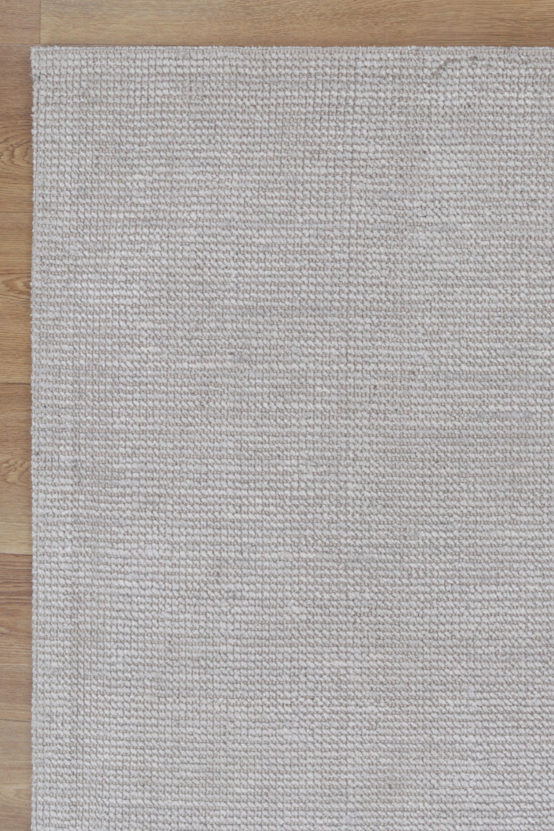 Casper in Silver Rug - Image 5