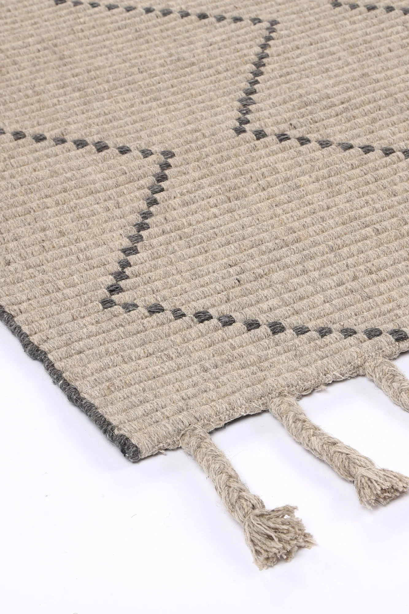 Kochi Chloe Geometric Ash Wool Rug with Tassels - Image 5
