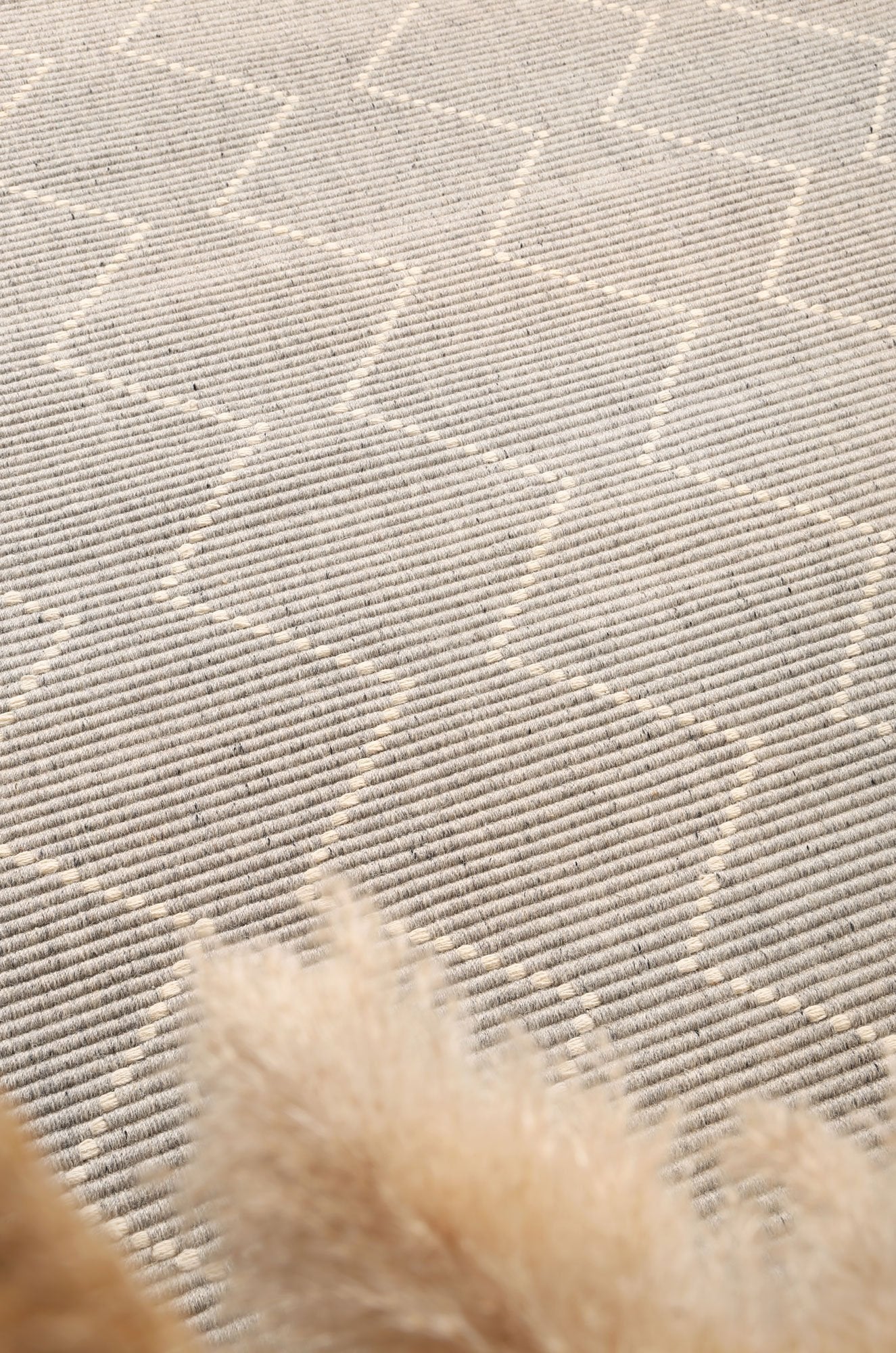 Kochi Chloe Geometric Grey Wool Rug with Tassels - Image 6