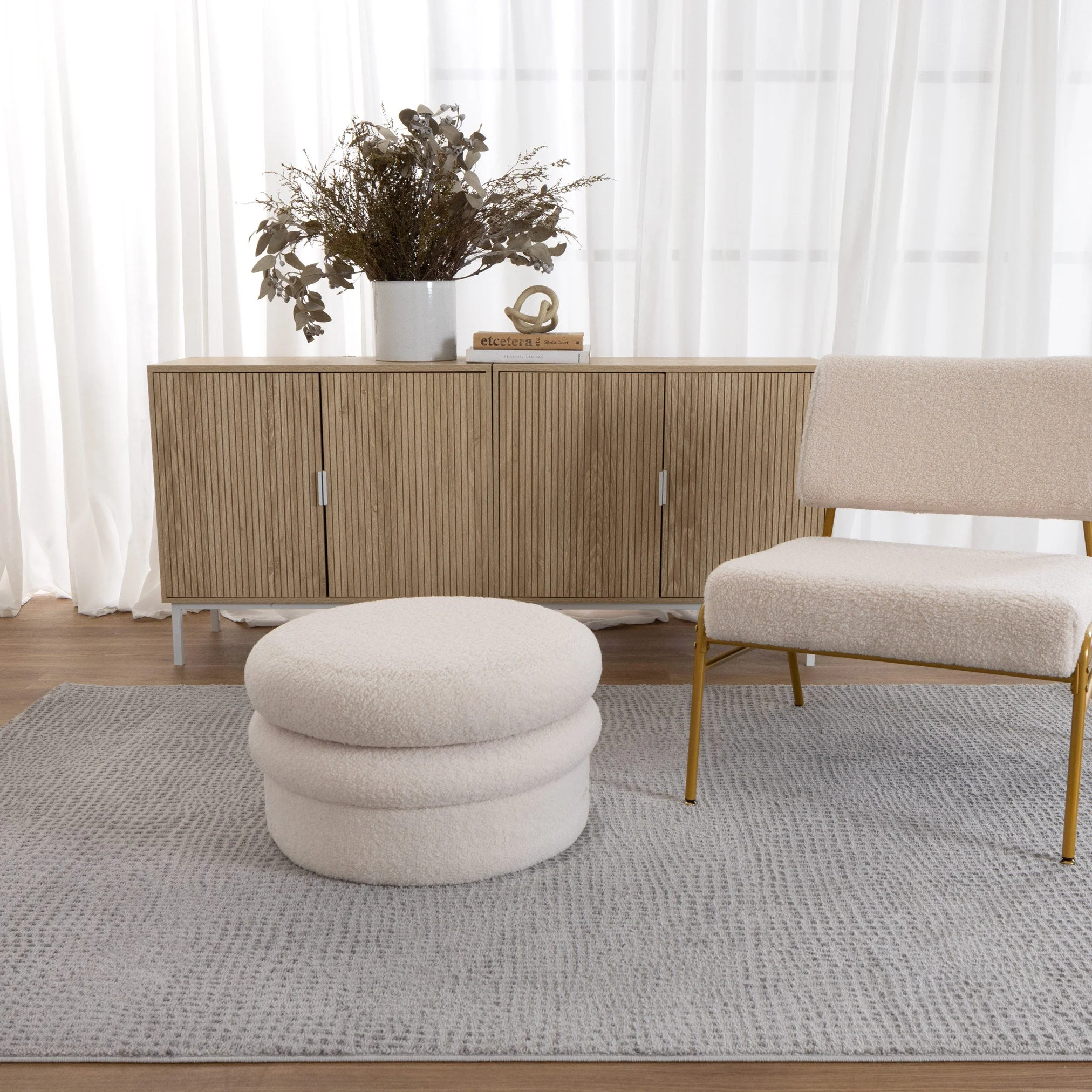 Lara Cobbelstone in Grey Rug - Image 4
