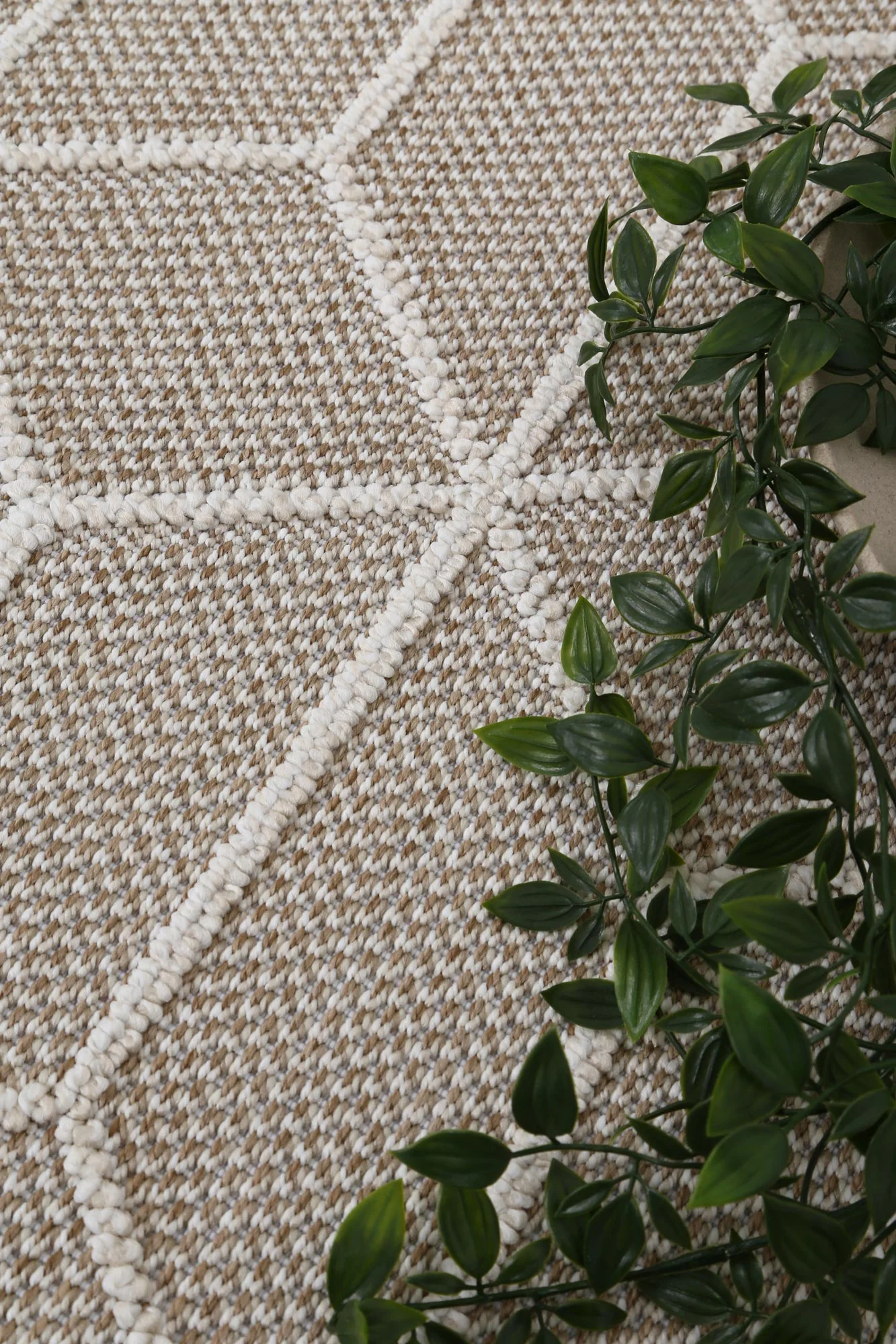 Lata Maemae Geometric Beige Flatweave Rug - Image 7