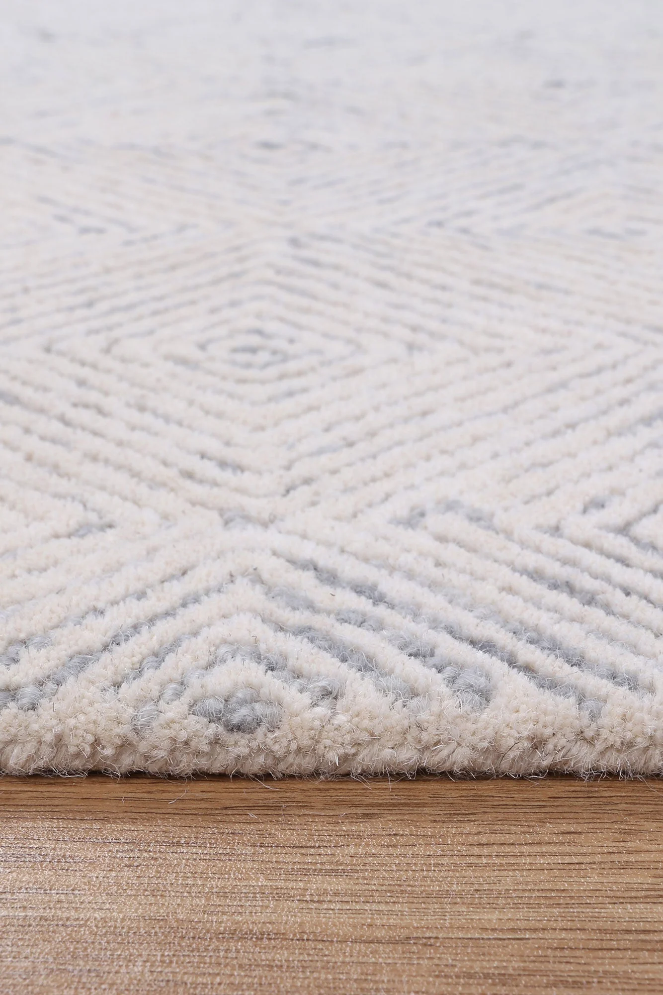 Posy Diamond 05A in Grey Wool Rug - Image 5