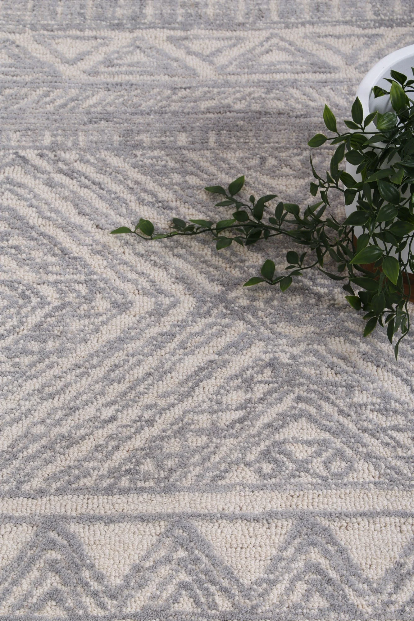 Posy Zulu 04B in Grey Rug - Image 2
