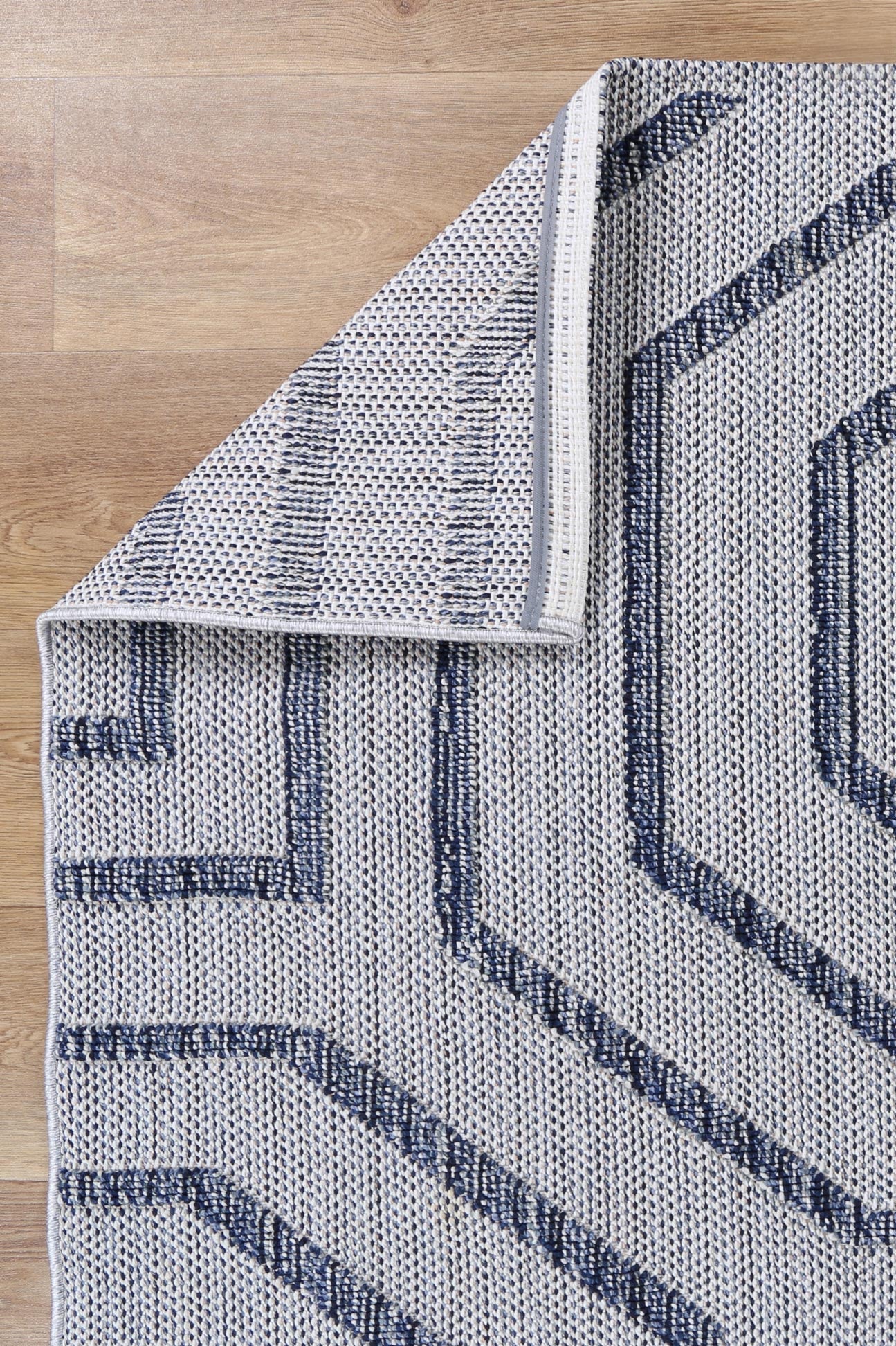 Vanuatu Hale Charcoal Geometric Flatweave Rug - Image 4