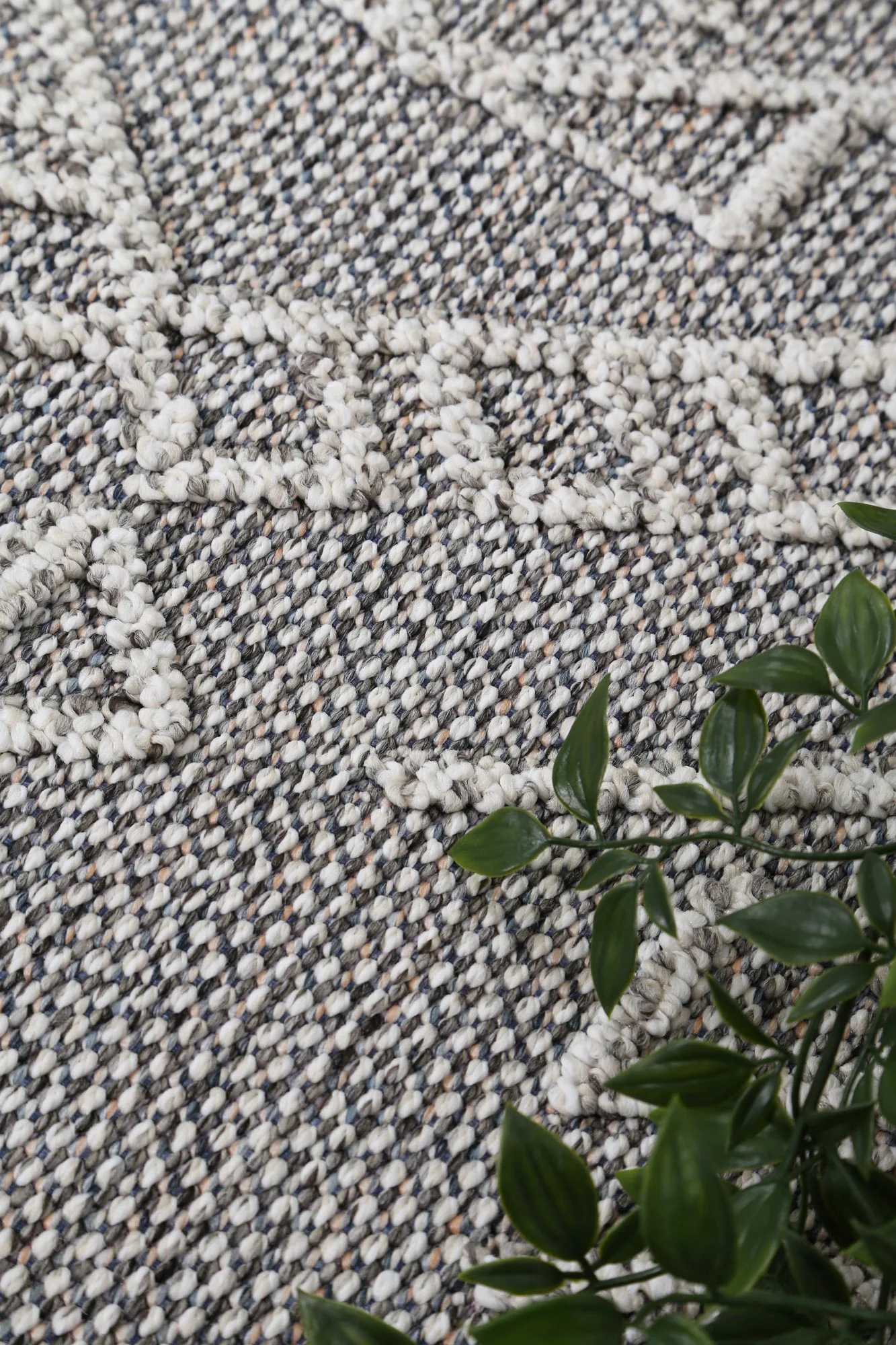 Vanuatu Kaua Ash Tribal Flatweave Rug - Image 5