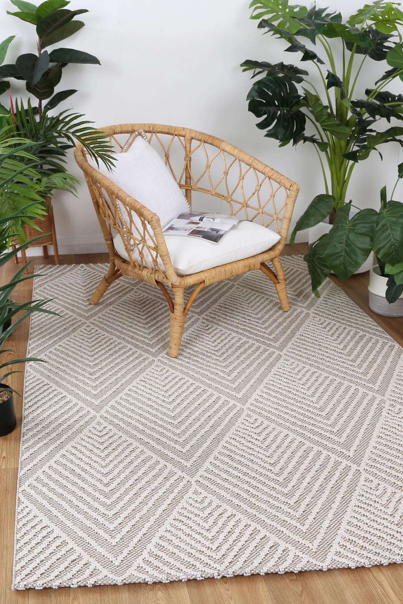 Vanuatu Onika Beige Geometric Flatweave Rug - Image 2