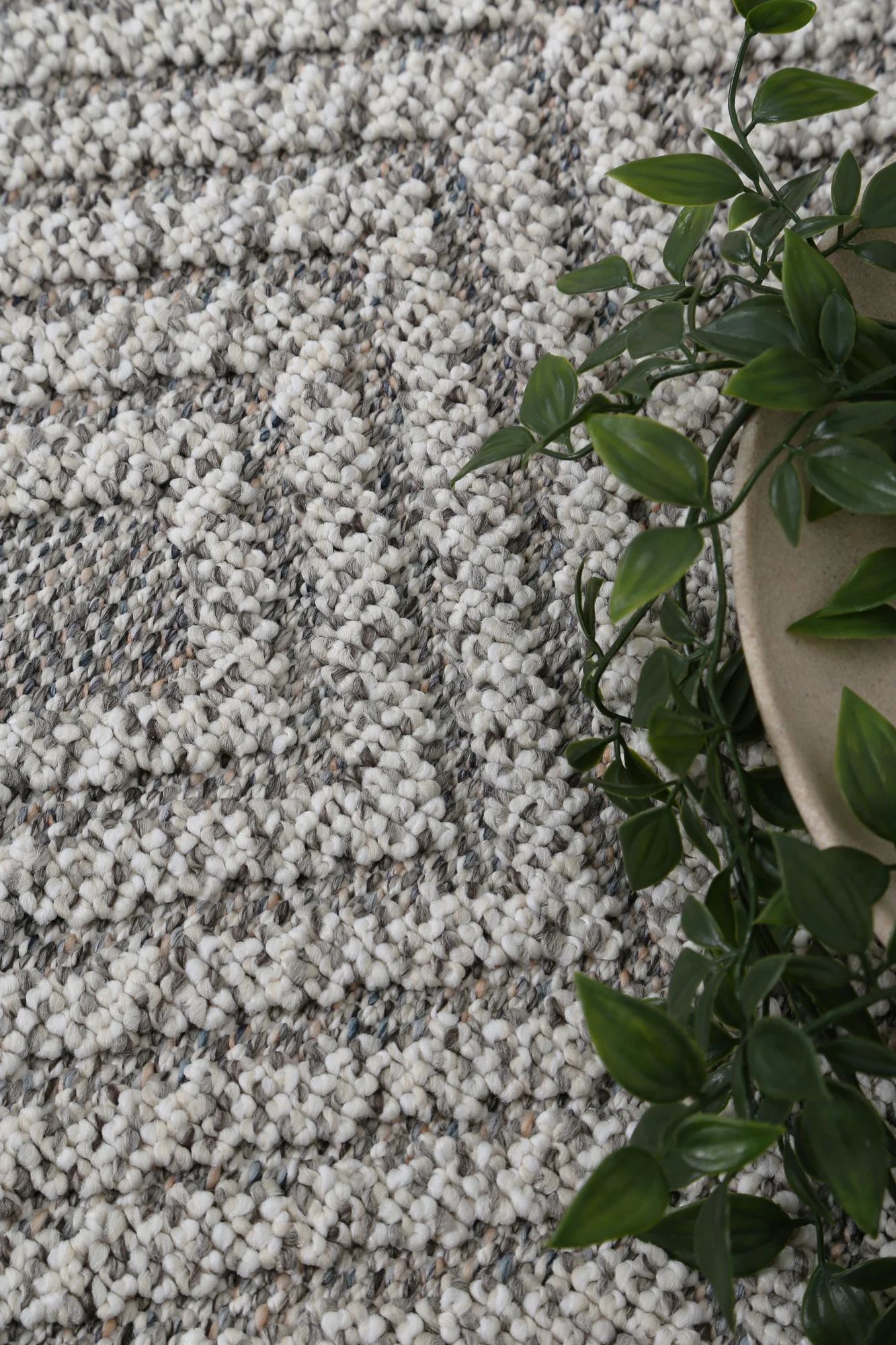 Vanuatu Walasi Ash Geometric Flatweave Rug - Image 4